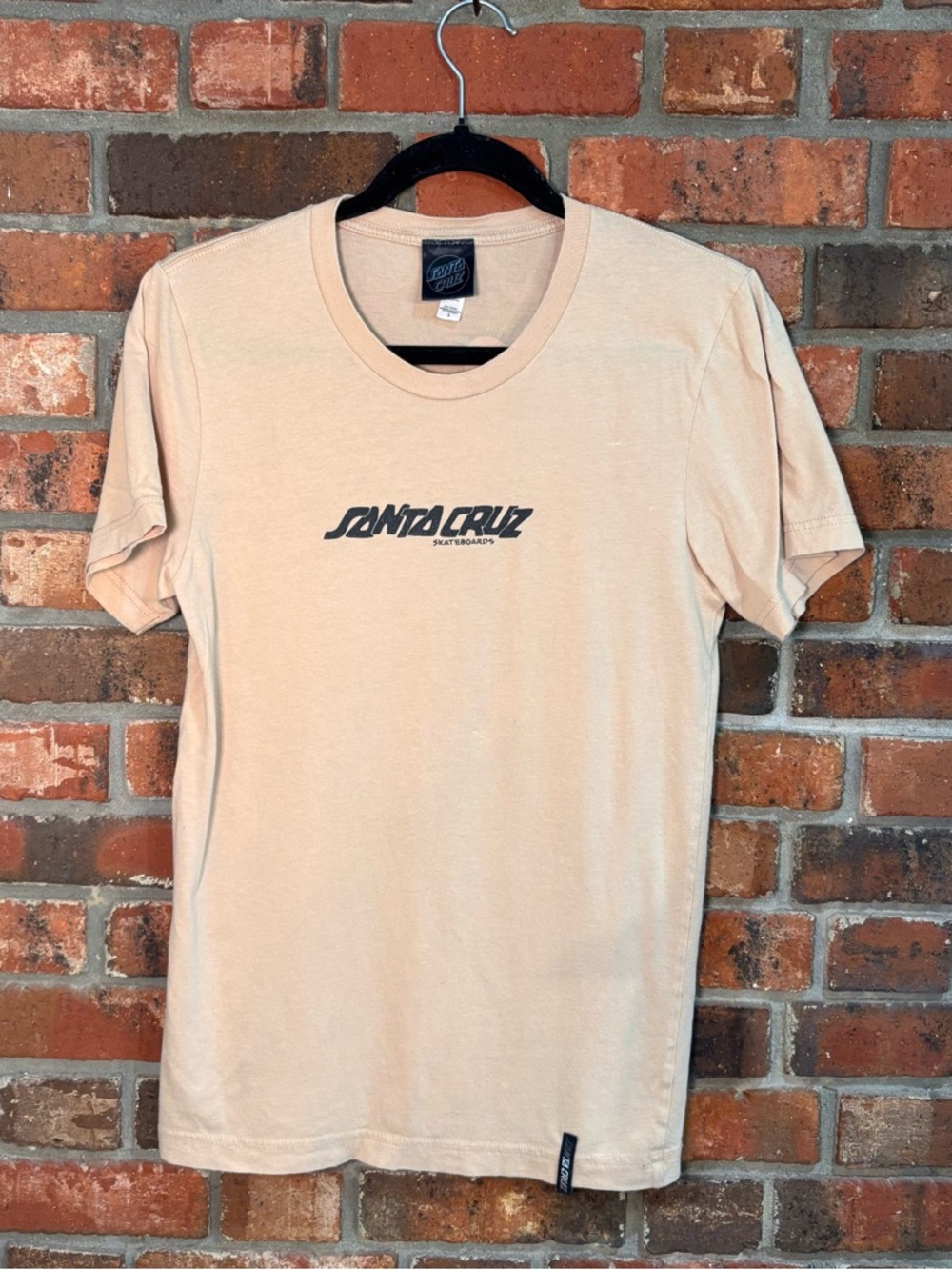 Santa Cruz mens crew neck short sleeve graphic t-shirt tan S